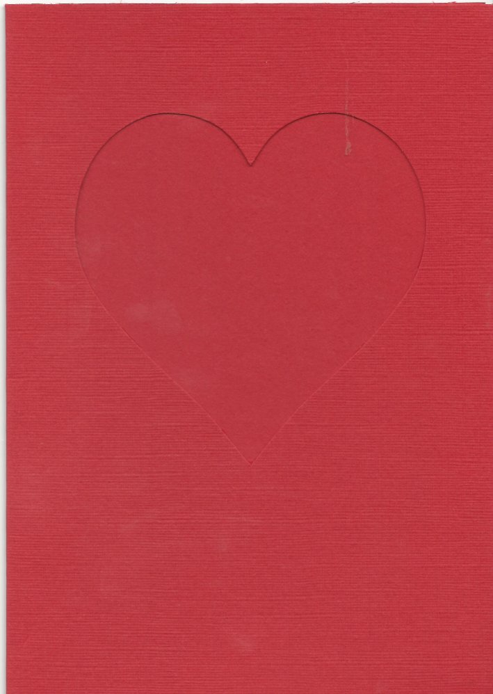 PK685-180 Red Double Fold Medium Card with Small Heart Aperture. Pack of 5 Cards.