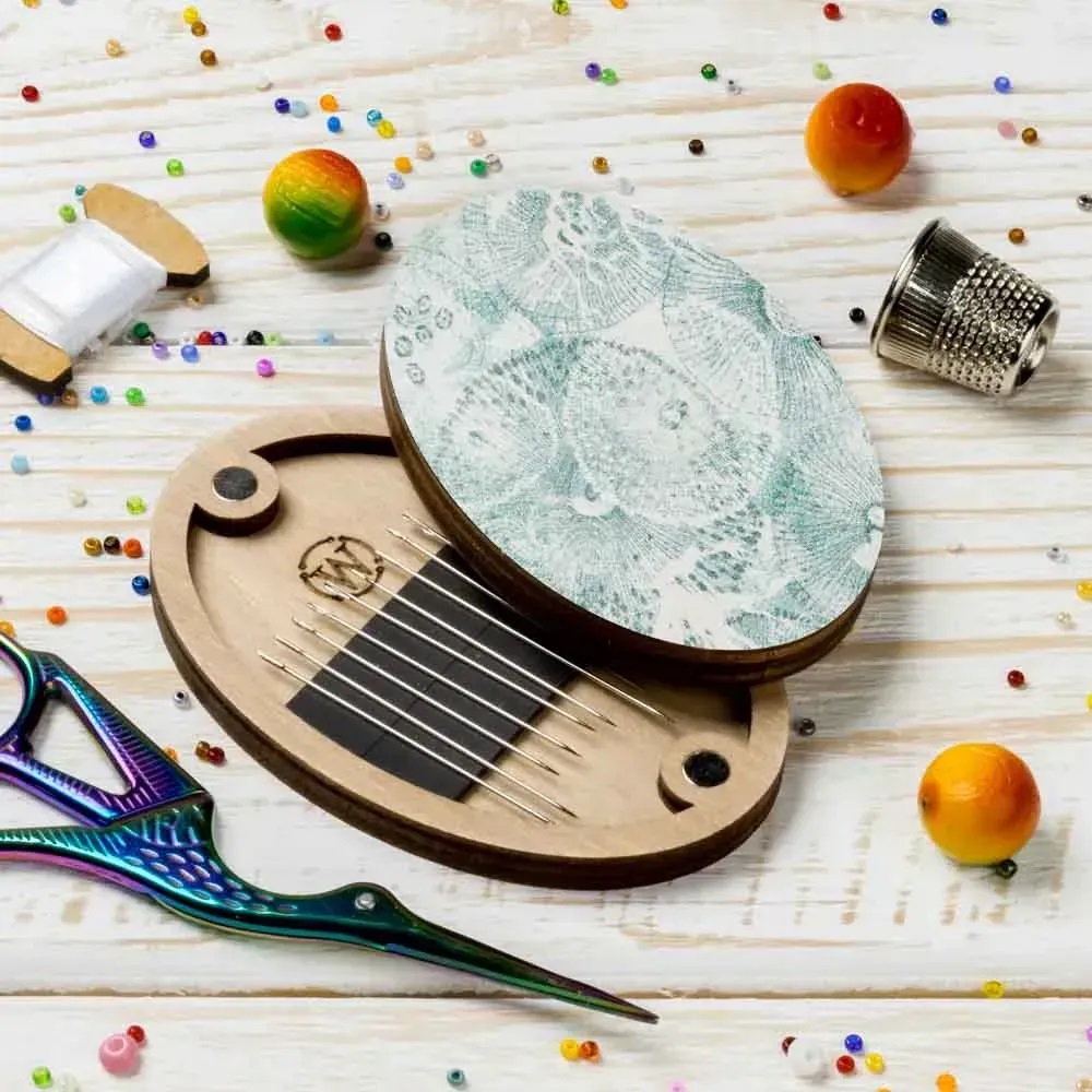 FLZB-169 Needle Case - 6cm x 9cm by Wonderland Crafts (Needle not included ) 