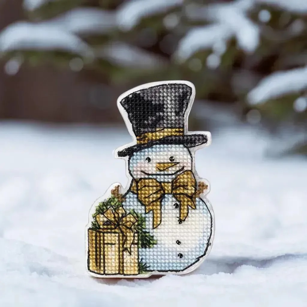 Wonderland Crafts - FLX-019 “Snowman With Gift" - Plastic Cross-Stitch Kit