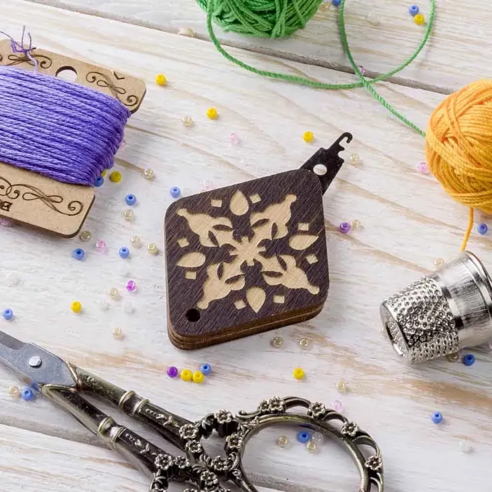 FLNT-001 Needle Threader by Woodland Crafts