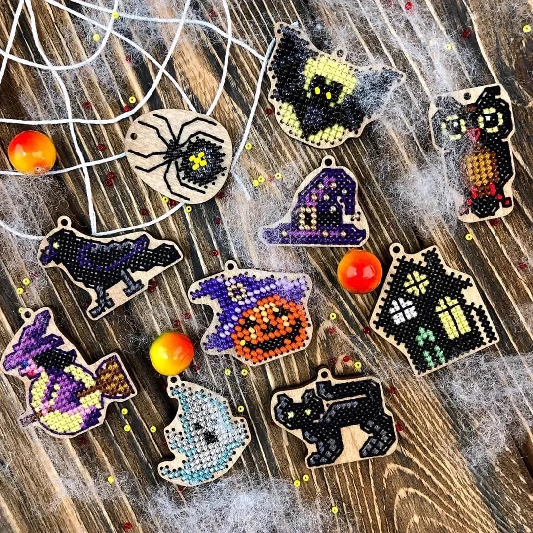 Wonderland Crafts - FLSW-010 - “Halloween” - Wooden Embroidery Blanks Set 