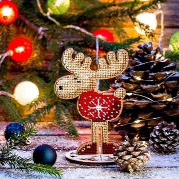 Wonderland Crafts - FLK-211– “ Moose In Red” Wooden Bead Kit 