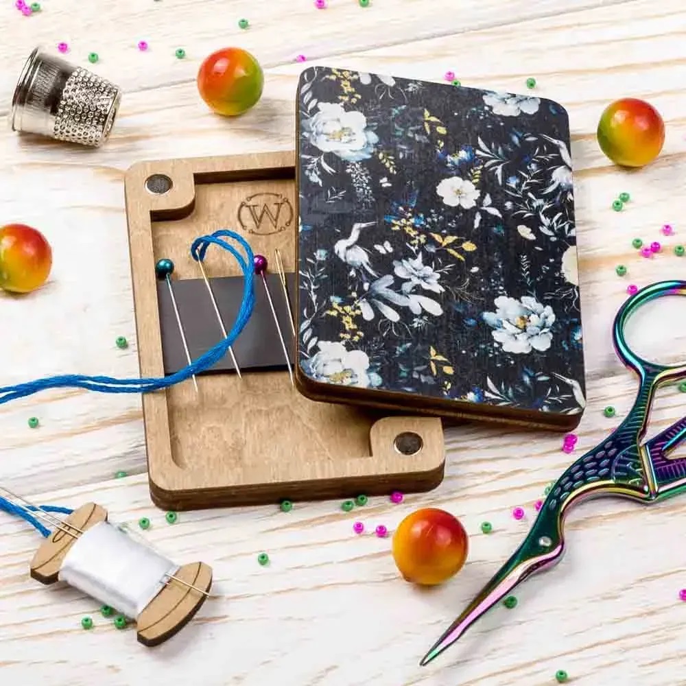 Wonderland Crafts - FLZB(N)-123 Needle Case - 6cm x 9cm - Plywood (Needle not included )   