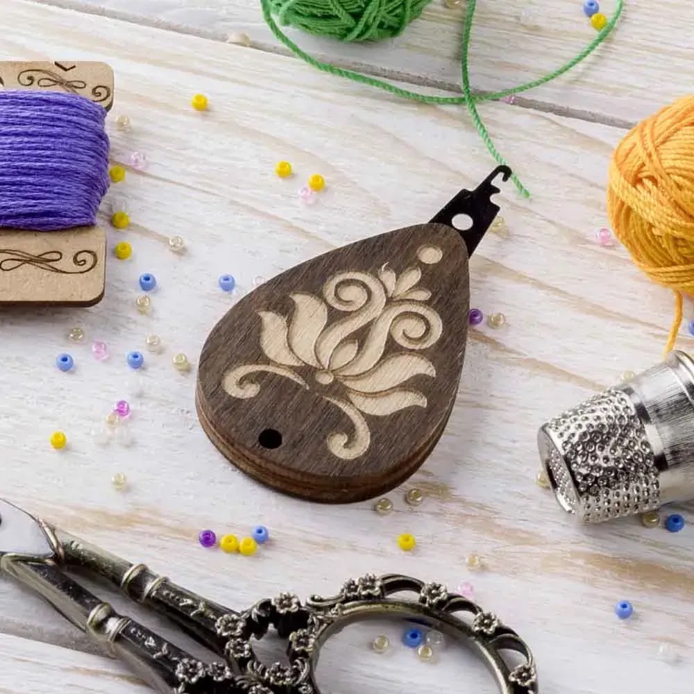 FLNT-003 Needle Threader by Woodland Crafts 