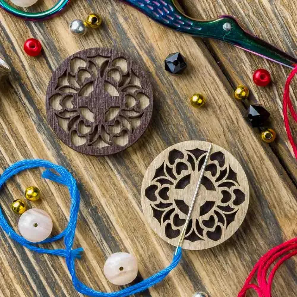 FLMH-038 Magnetic double-sided needle holder by Woodland Crafts 