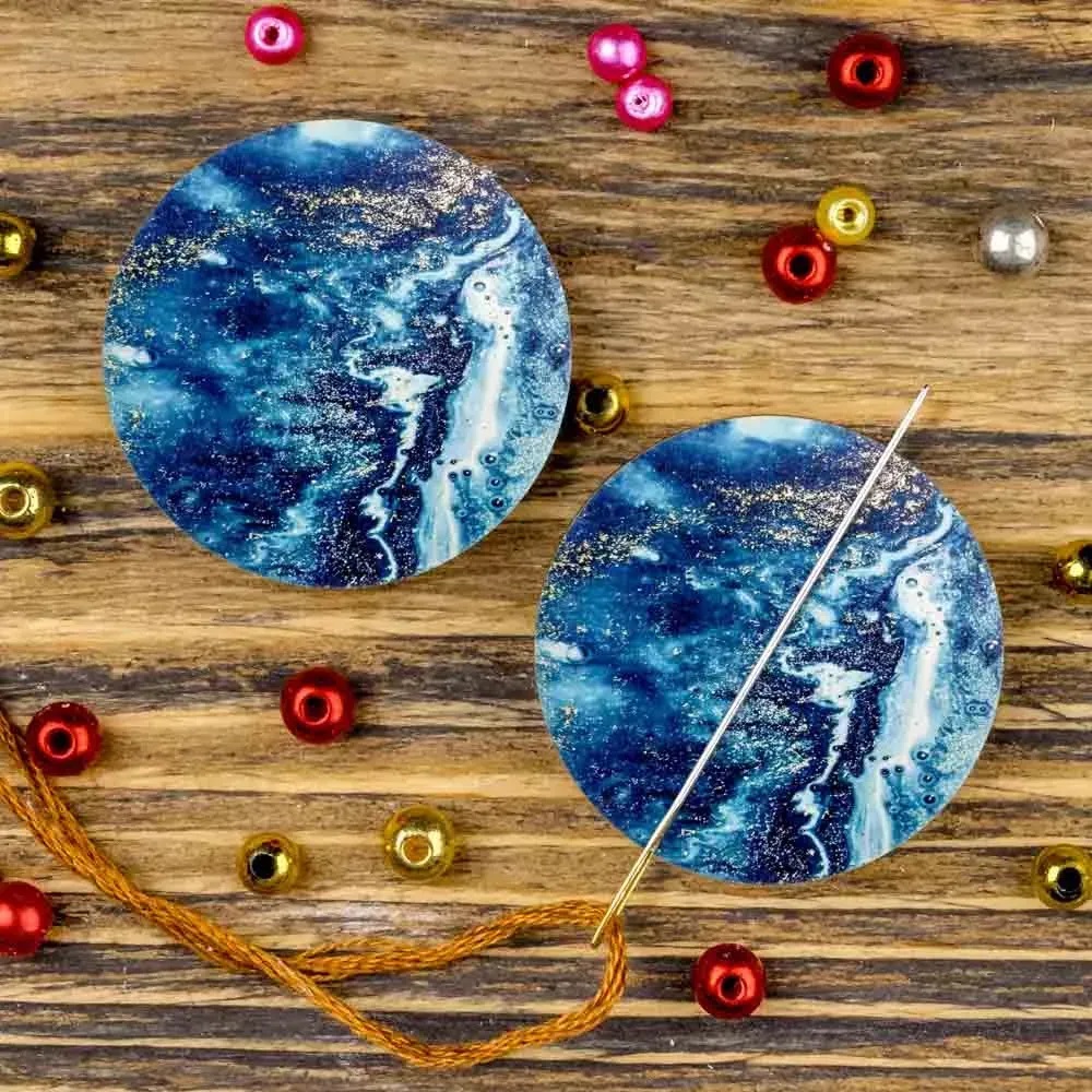 FLMH-075 Blue & Gold Abstraction Magnetic double-sided needle holder by Woodland Crafts 